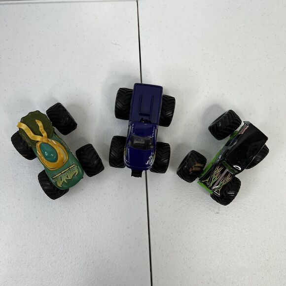 Lot of 3 Hot Wheels Monster Jam Truck Grave Digger Ninja Turtles Manic Rev Tredz - Picture 3 of 13